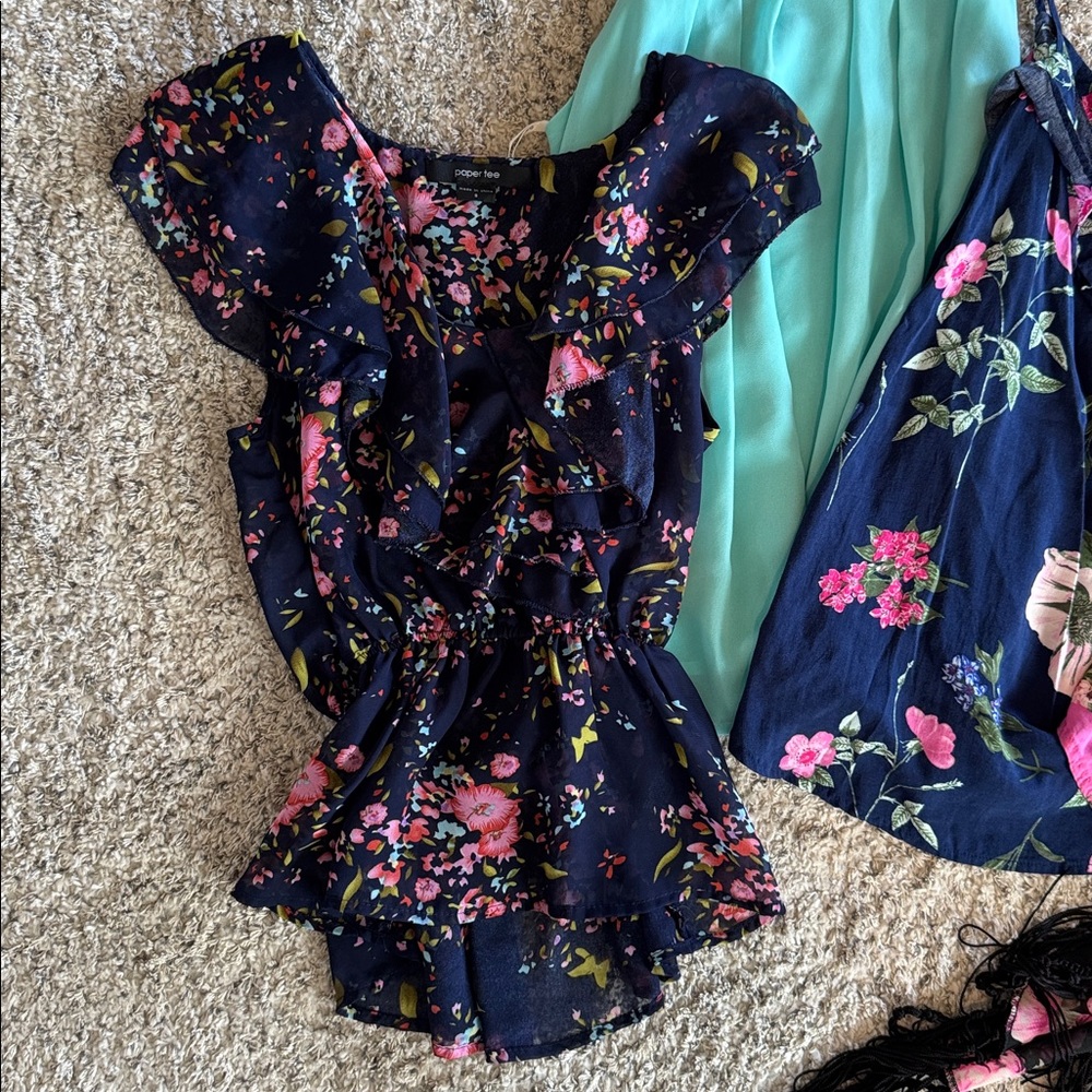 Size small top lot - Picture 2 of 10